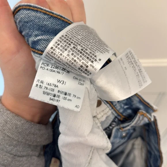 Levi’s Wedgie Light Wash Distressed Denim Jeans - Picture 8 of 8